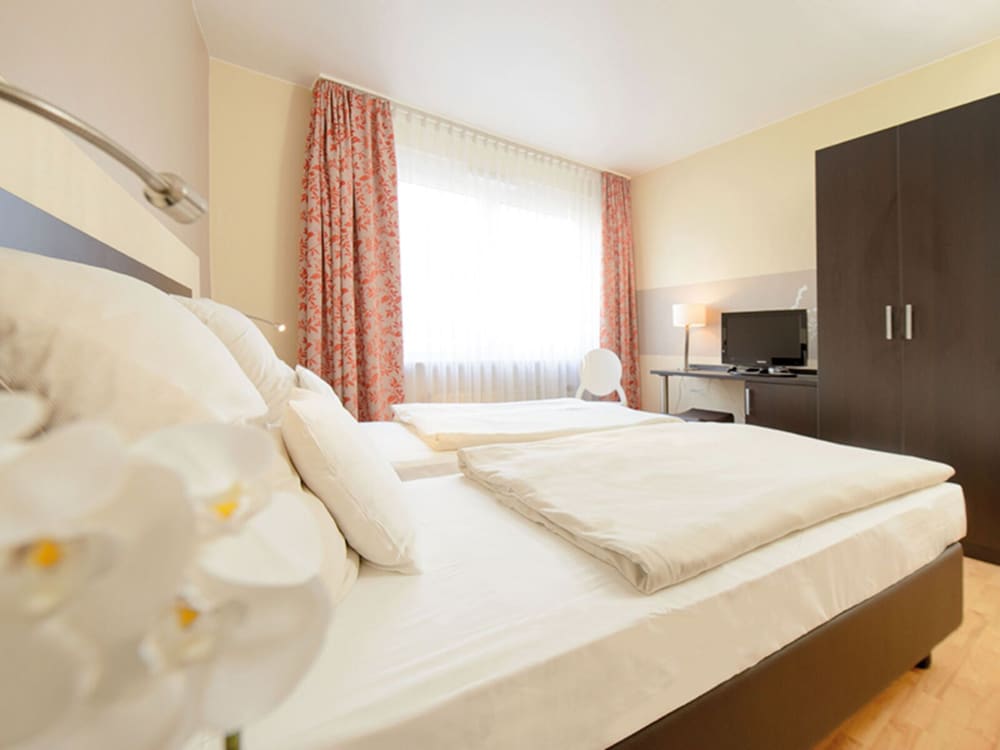 Double or Twin Room photo 3