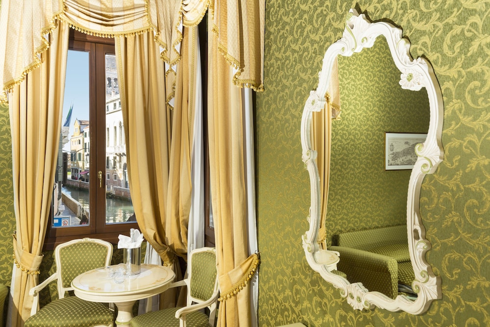 Junior Suite, Canal View (4 People) photo 3