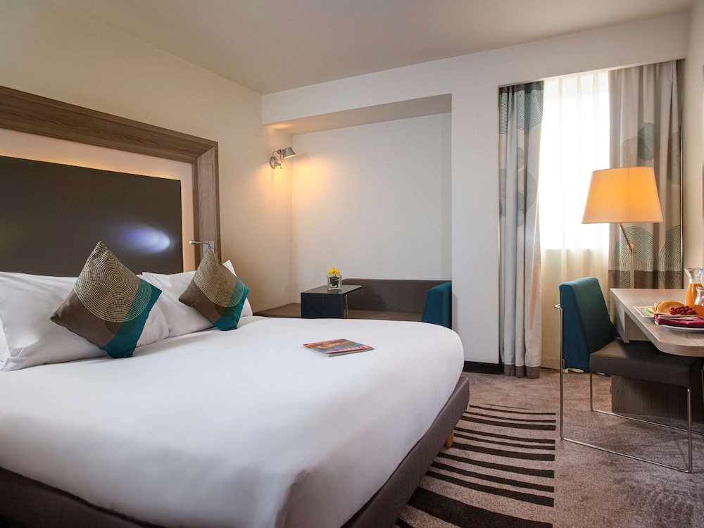 Superior Room with 1 double bed, Pool side