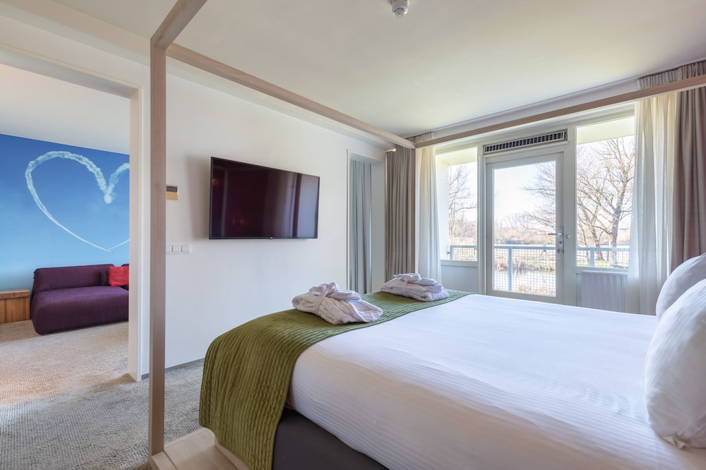 Honeymoon-Suite - Photo 4