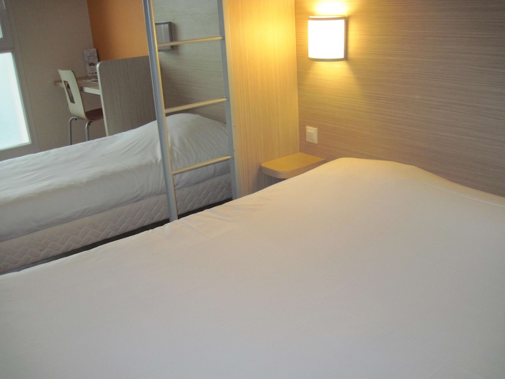 Standard Room, Multiple Beds - Photo 2