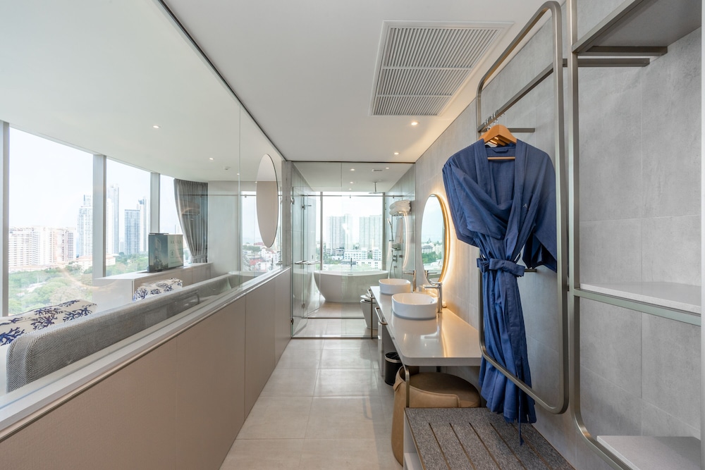 Panorama Executive Suite - Photo 2
