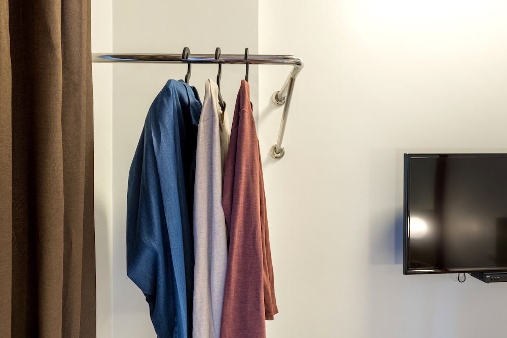 Standard Twin Room - Photo 6