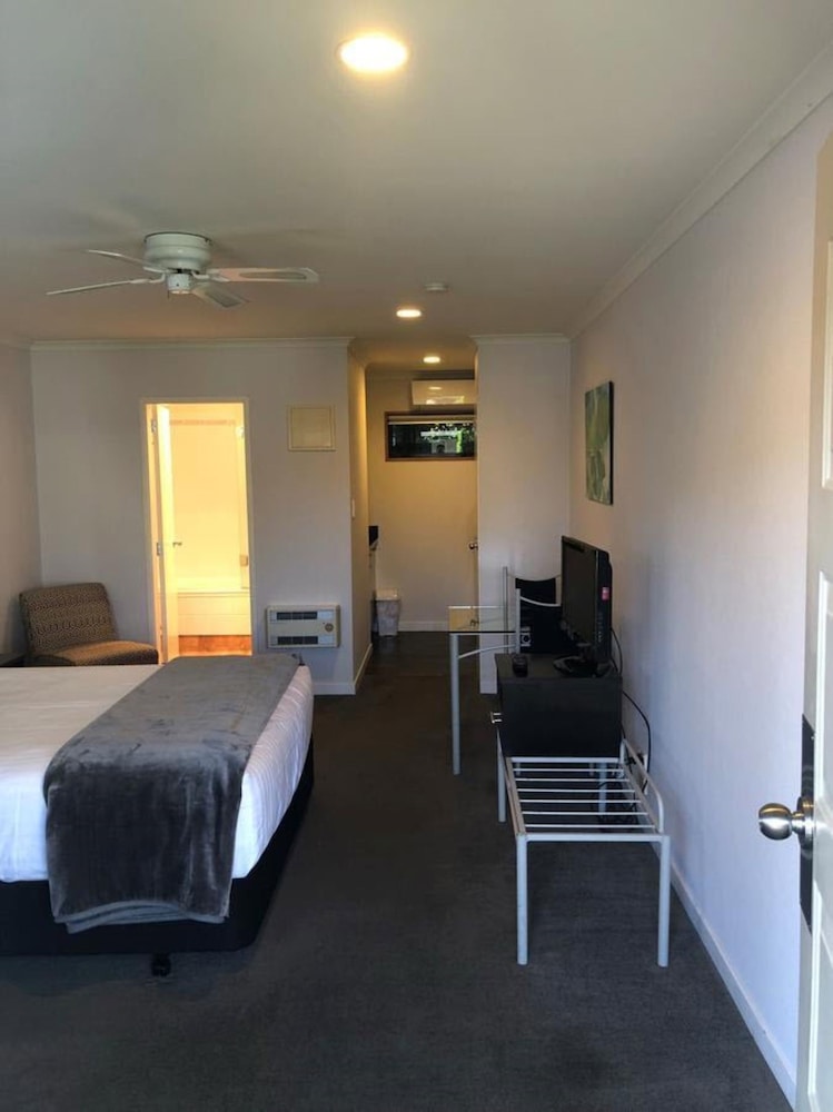 Studio, 1 Queen Bed, Kitchenette photo 2