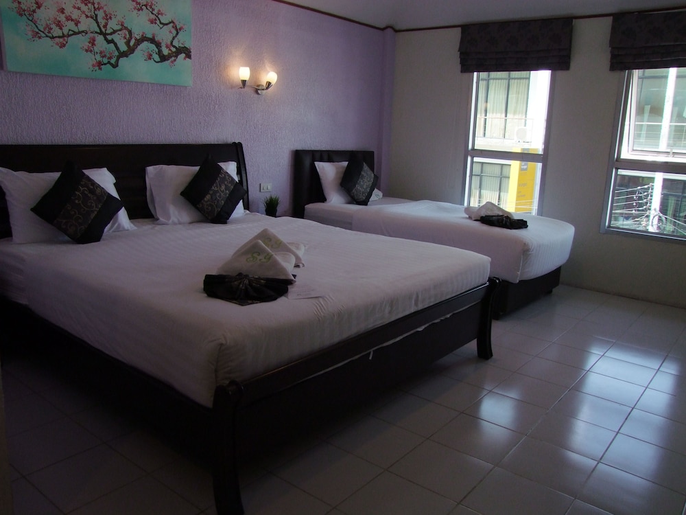 City Triple Room, 1 Bedroom photo 1