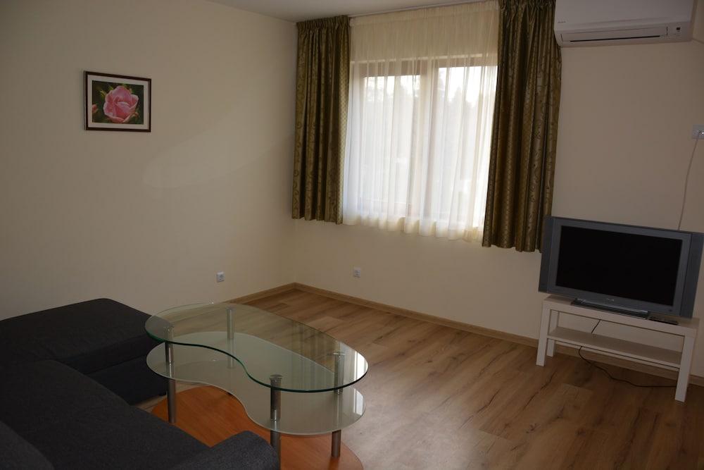Family Apartment, 2 Bedrooms photo 1