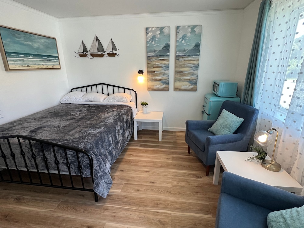 Design Room, 1 Queen Bed, Non Smoking, Refrigerator & Microwave