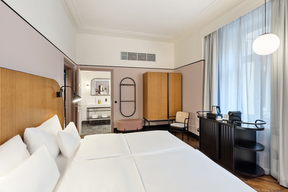 Superior Room, 1 Queen Bed
