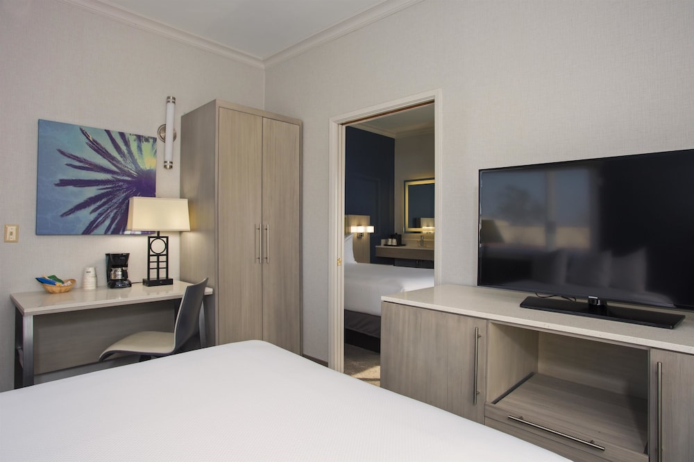 Suite, 2 Double Beds, Non Smoking, Refrigerator & Microwave
