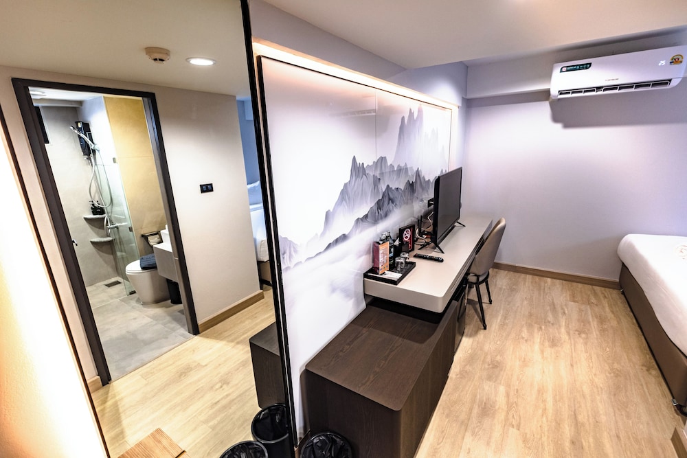 Standard Double Room, City View