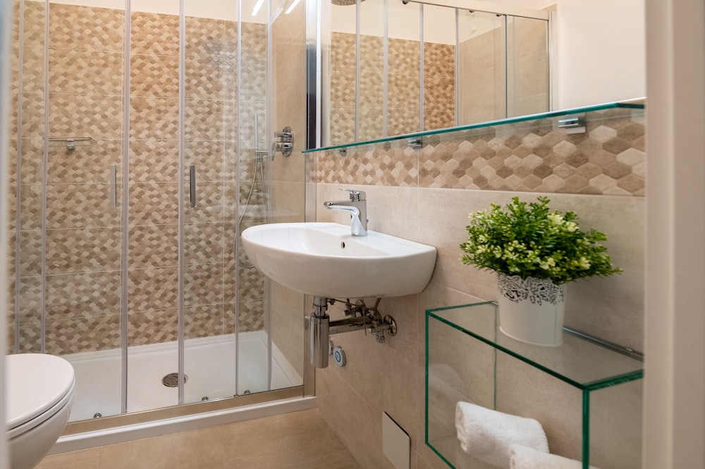Standard Double or Twin Room, 1 Bedroom, Balcony - Photo 5