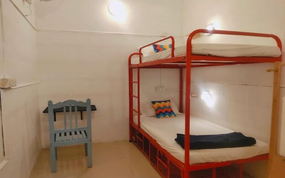 Deluxe Twin Bed AC Room With Shared Bathroom photo 1
