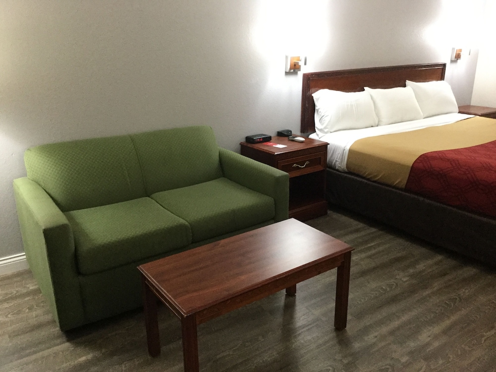 Standard Room, 2 Queen Beds, Non Smoking - Photo 32