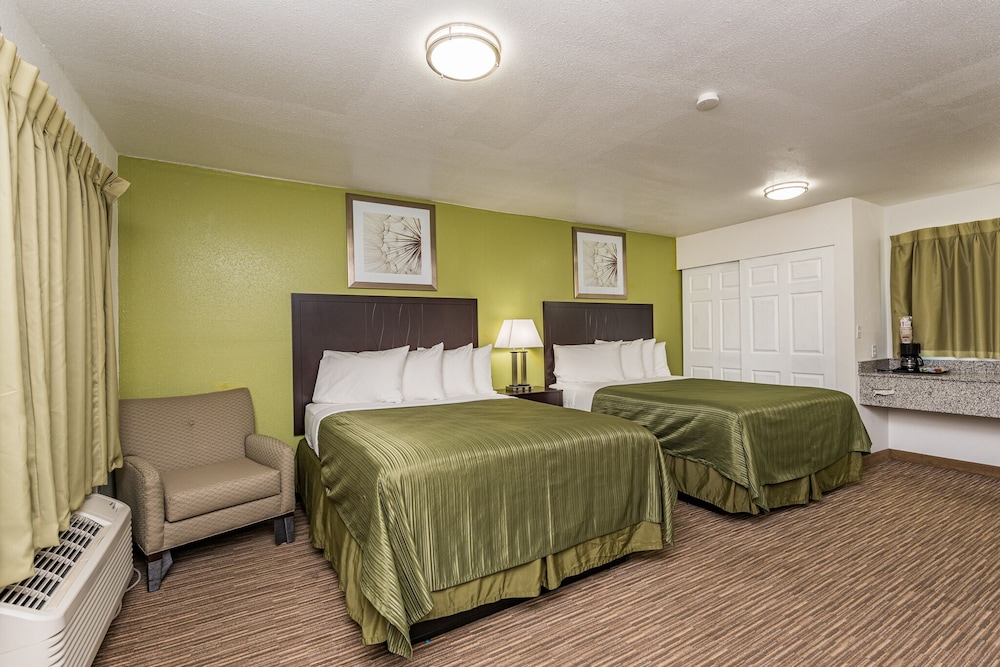 Room, 2 Queen Beds photo 2