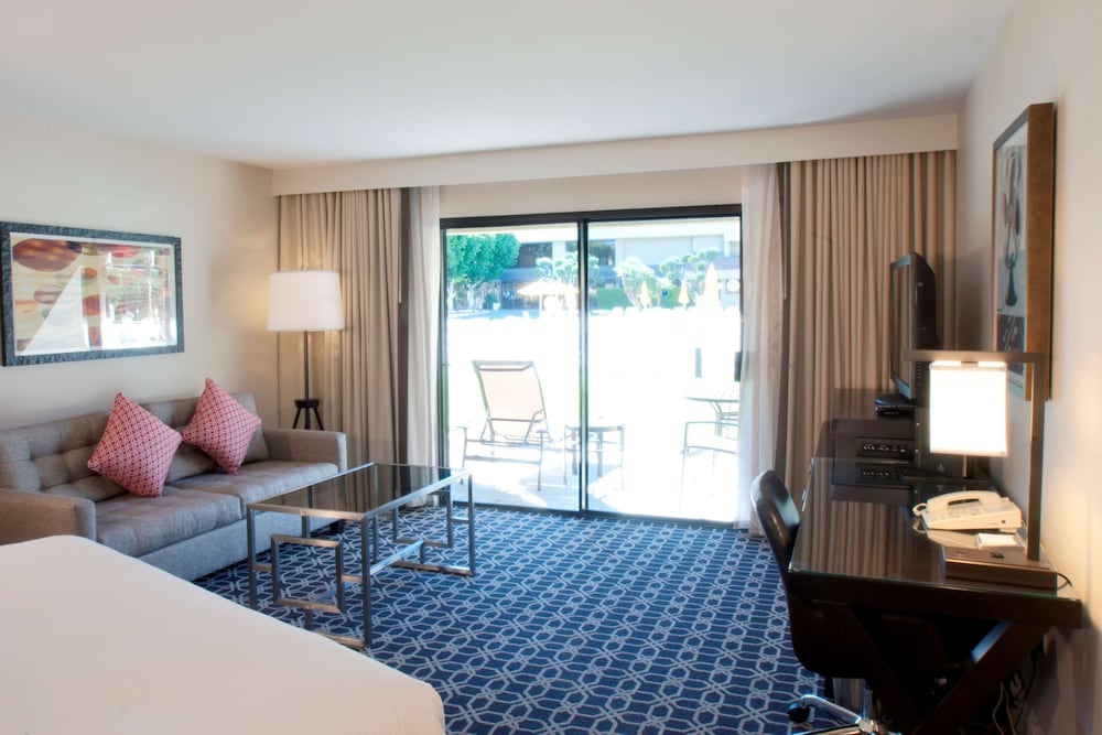 Room, 1 King Bed, Non Smoking, Poolside - Photo 1