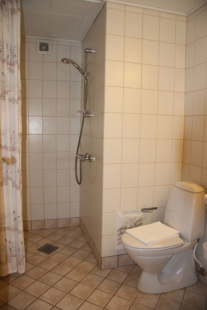 Single room facing land photo 3