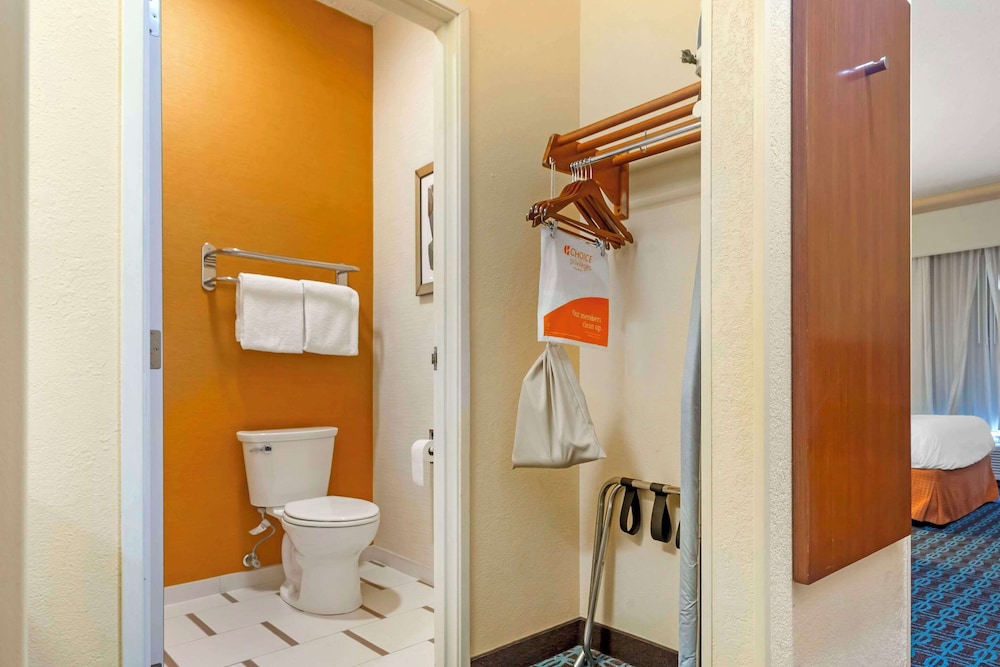 Room, 1 Double Bed, Non Smoking (Efficiency) - Photo 4