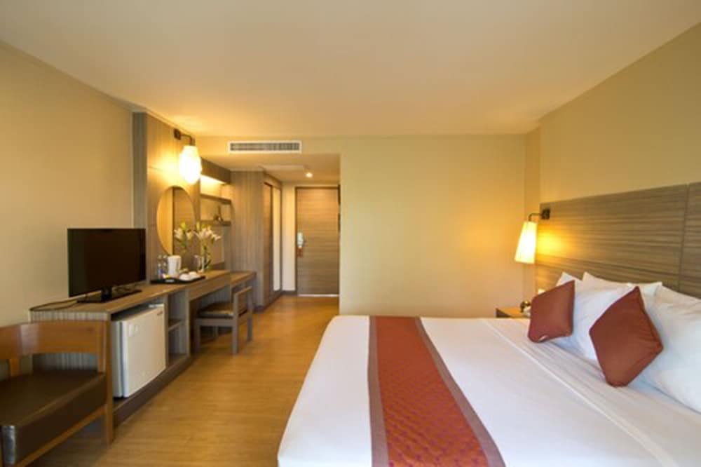 Superior Room, Pool View - Photo 5