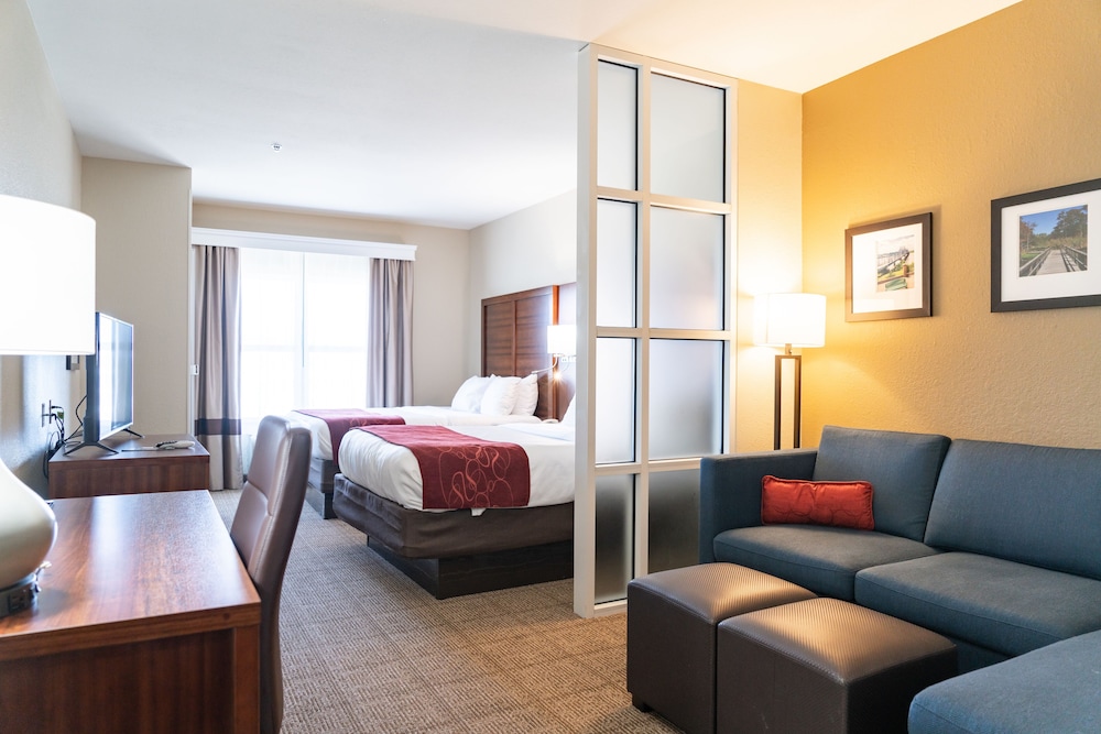 Suite, Multiple Beds, Accessible, Non Smoking photo 2