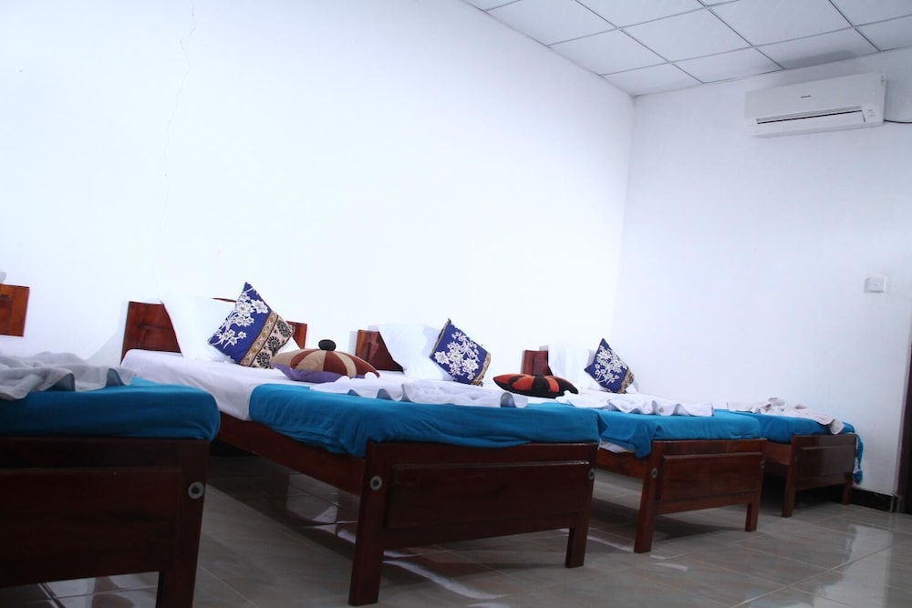 Family Room, Multiple Beds photo 3