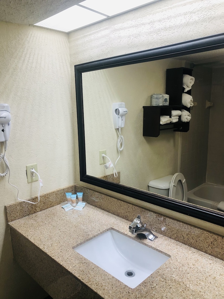 Basic Single Room - Photo 3