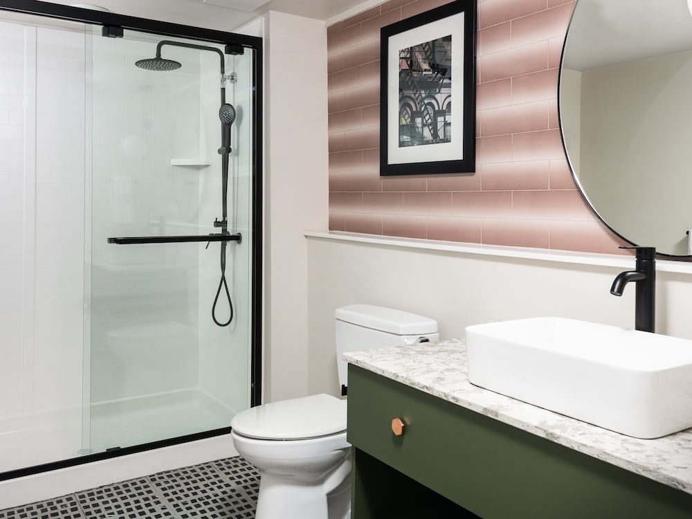 Standard Room, 1 King Bed (Extra Floor Space) - Photo 4
