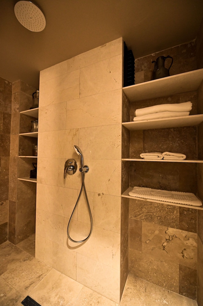 Family Suite - Photo 11