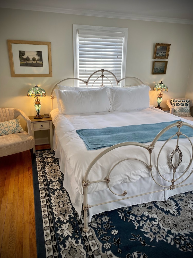 Room, 1 King Bed (11)