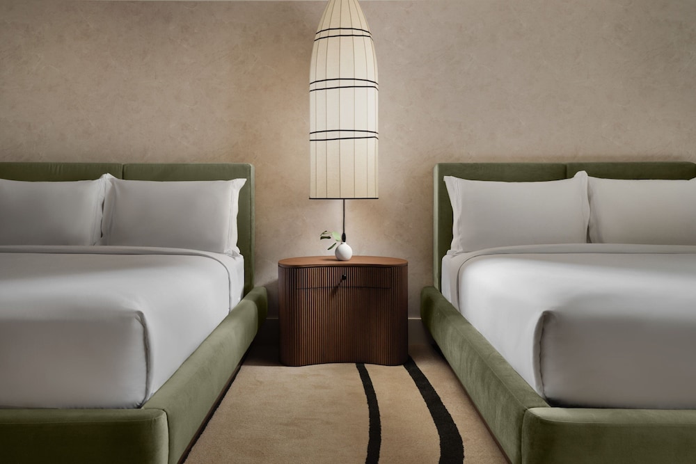 Room, 2 Queen Beds, Partial Ocean View