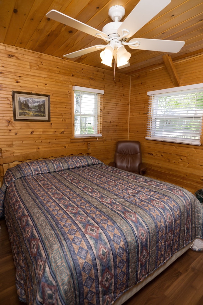 Standard Suite, 2 Bedrooms (Motel Building)