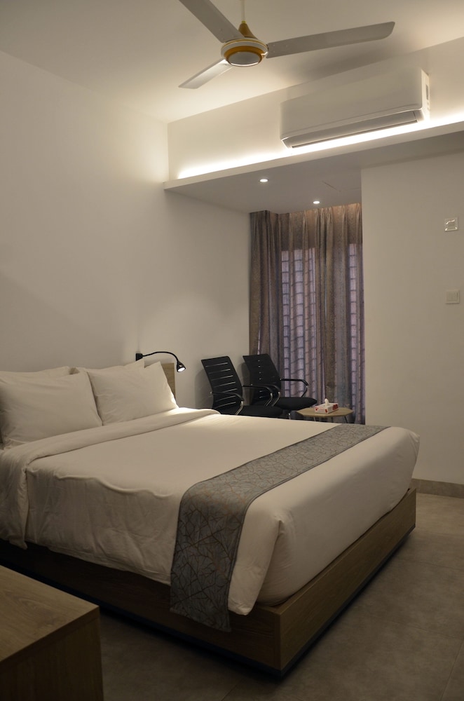 Deluxe Room - Photo 7