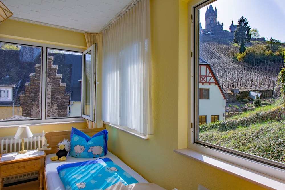 Family Room, 2 Bedrooms, Connecting Rooms, Slope side photo 2