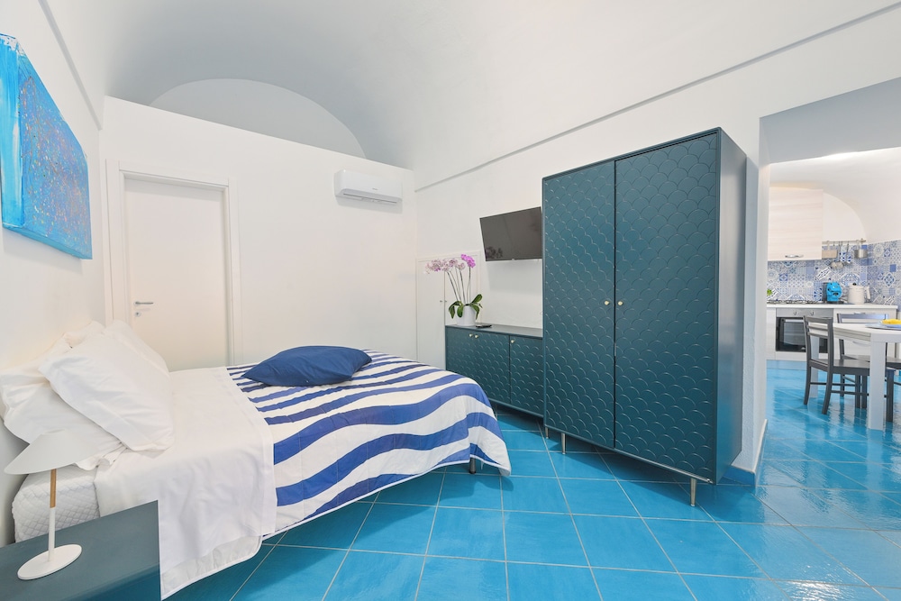 Deluxe Apartment, Partial Sea View photo 1