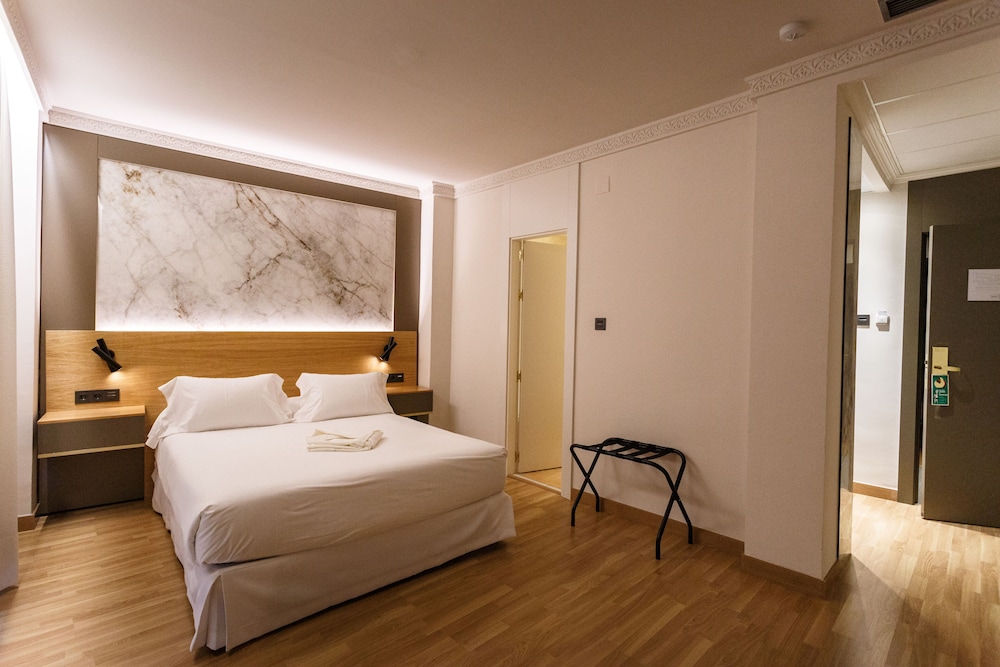 Standard Double Room - Photo 5