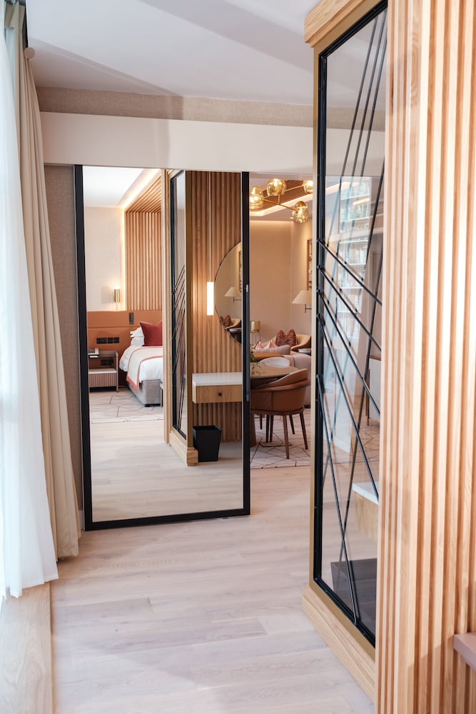 Suite, 1 King Bed (Riverside) - Photo 13