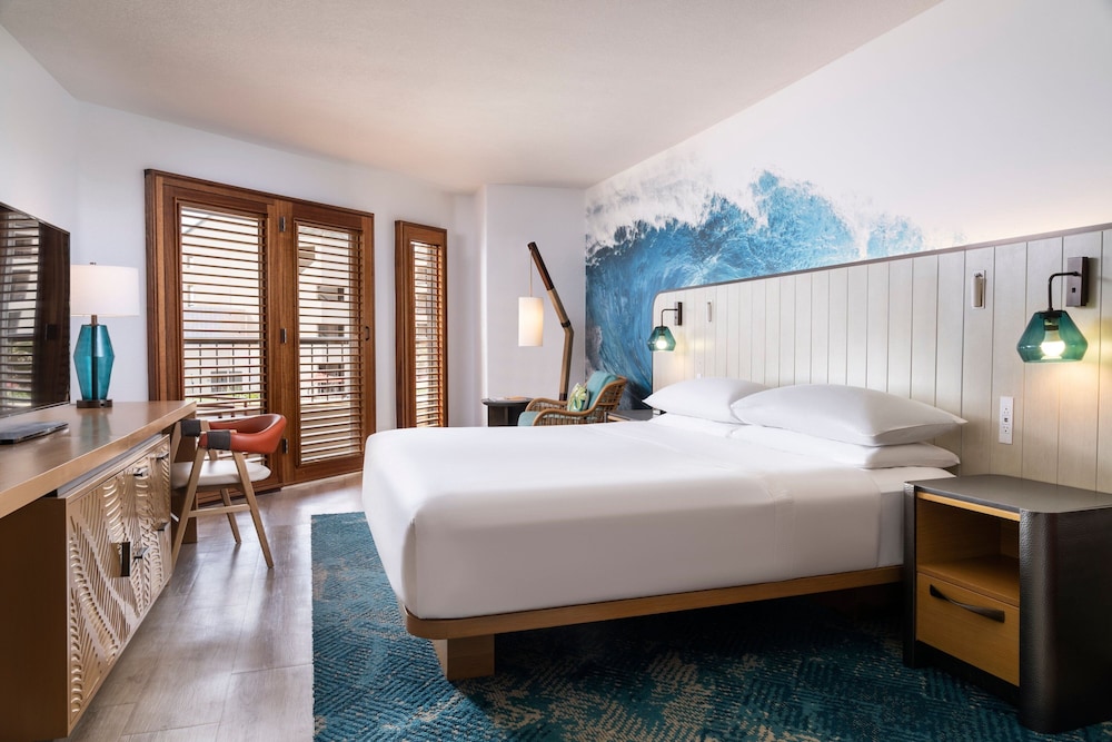 Room, 1 King Bed, Partial Ocean View