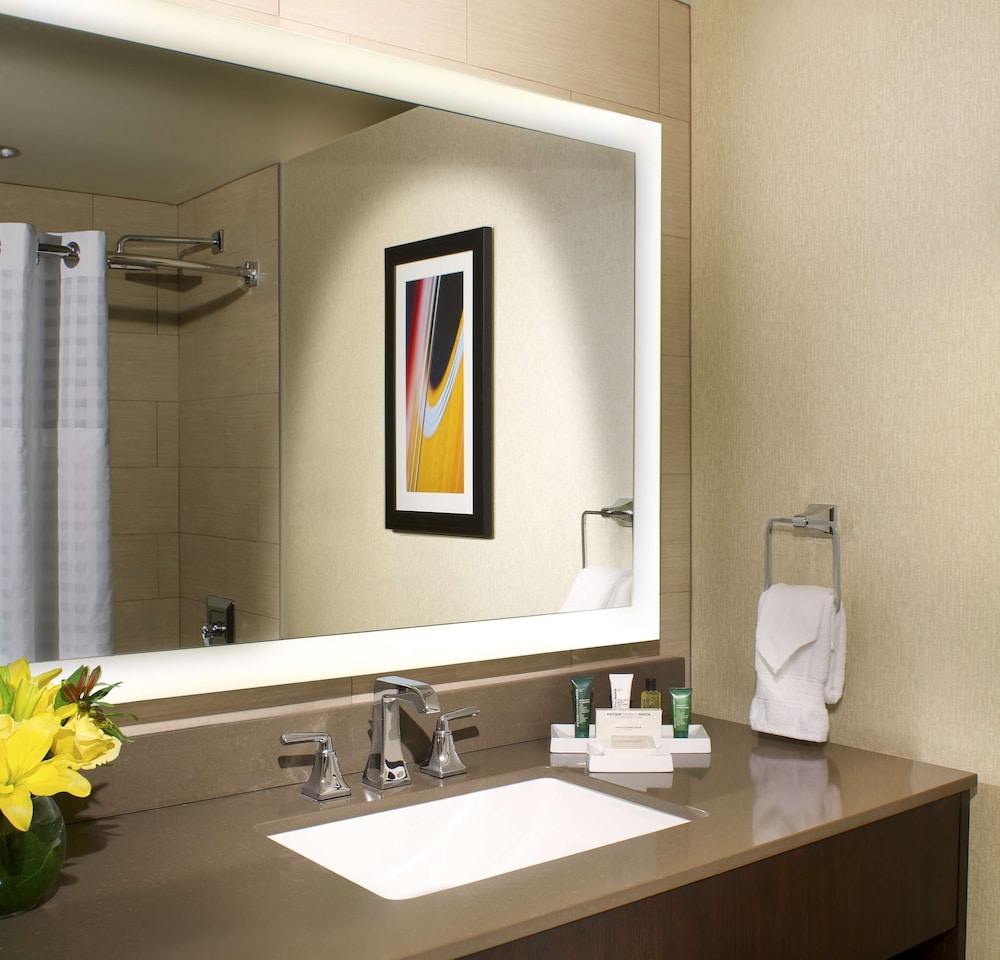 Room, 2 Queen Beds (Skyline View) - Photo 7