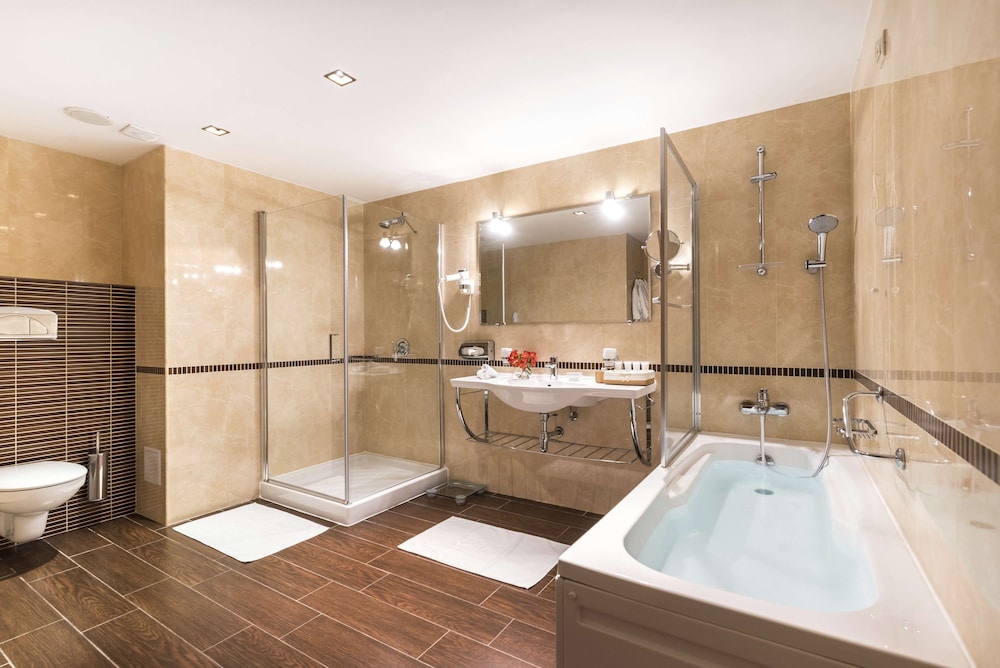 Standard Room, 1 King Bed, City View - Photo 9