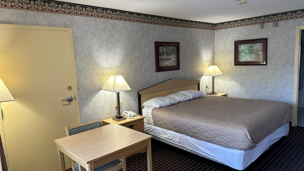 Standard Room, 1 King Bed, Accessible, Non Smoking photo 3