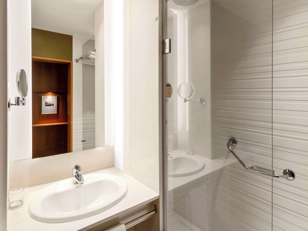 Standard Room, Multiple Beds - Photo 6