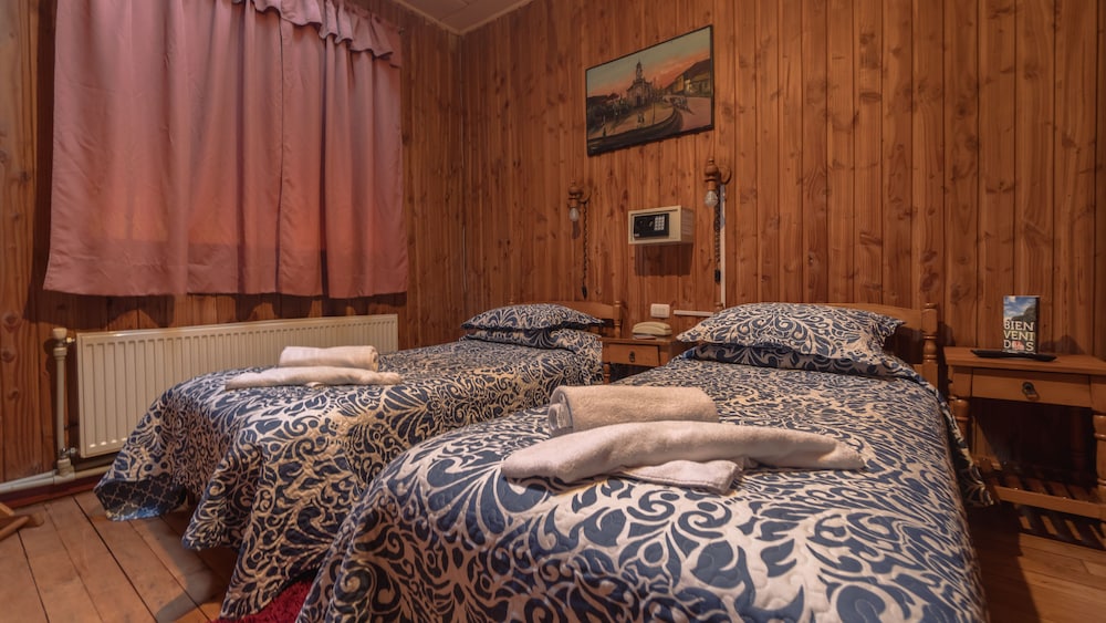 Standard Twin Room, 2 Twin Beds, Private Bathroom photo 3
