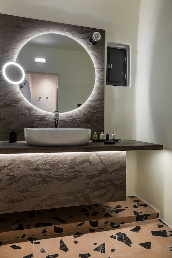 Exclusive Suite, Jetted Tub (Cave) - Photo 8