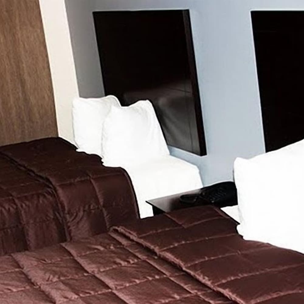 Standard Room, 2 Queen Beds, Non Smoking photo 1