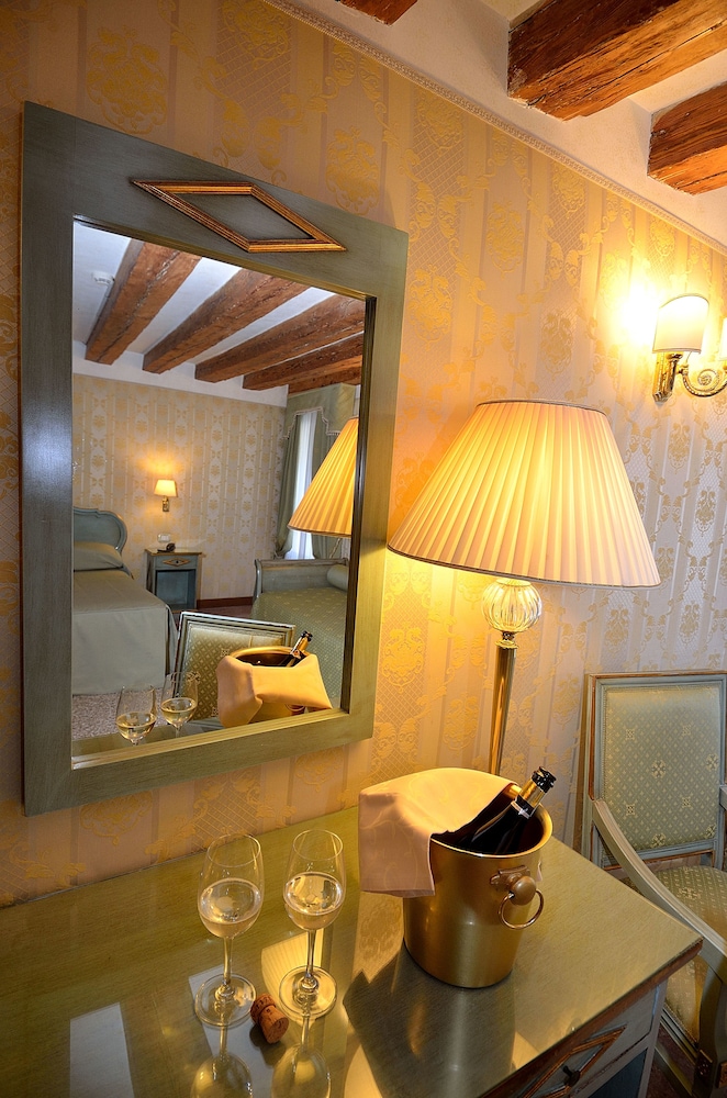 Junior Suite, Canal View photo 2