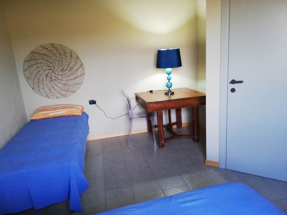 Double Or Twin Room, 2 Twin Beds, Shared Bathroom photo 3