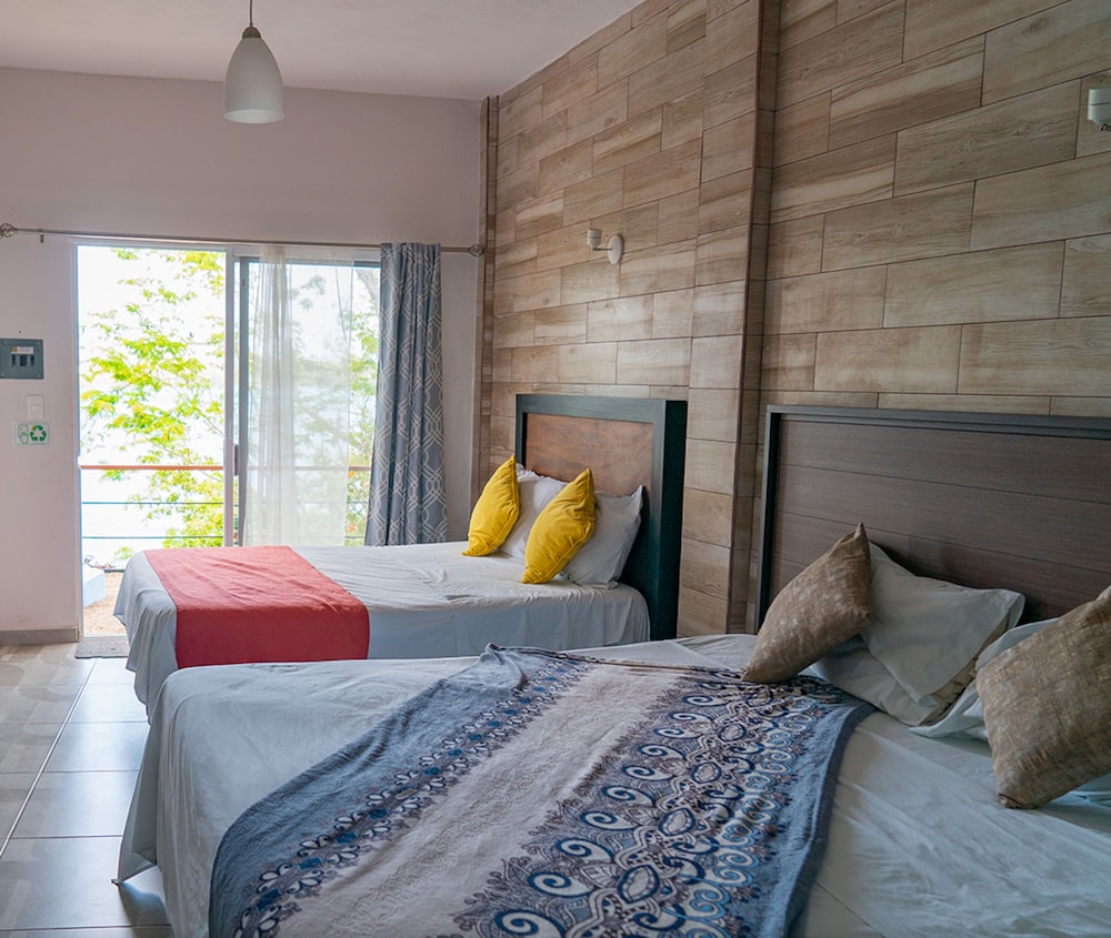 Family Room, Multiple Beds, Lagoon View photo 1