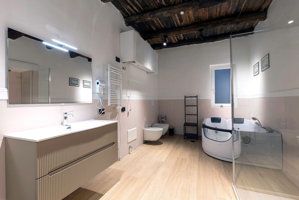 Family Studio Suite, Annex Building thumbnail 6
