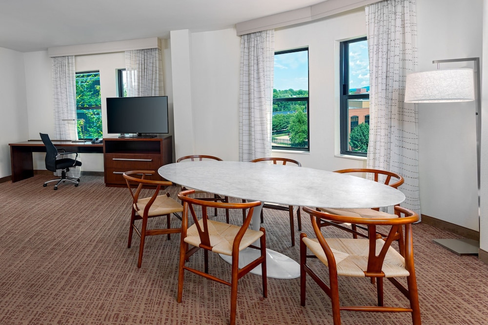 Suite, 2 Bedrooms, City View photo 3