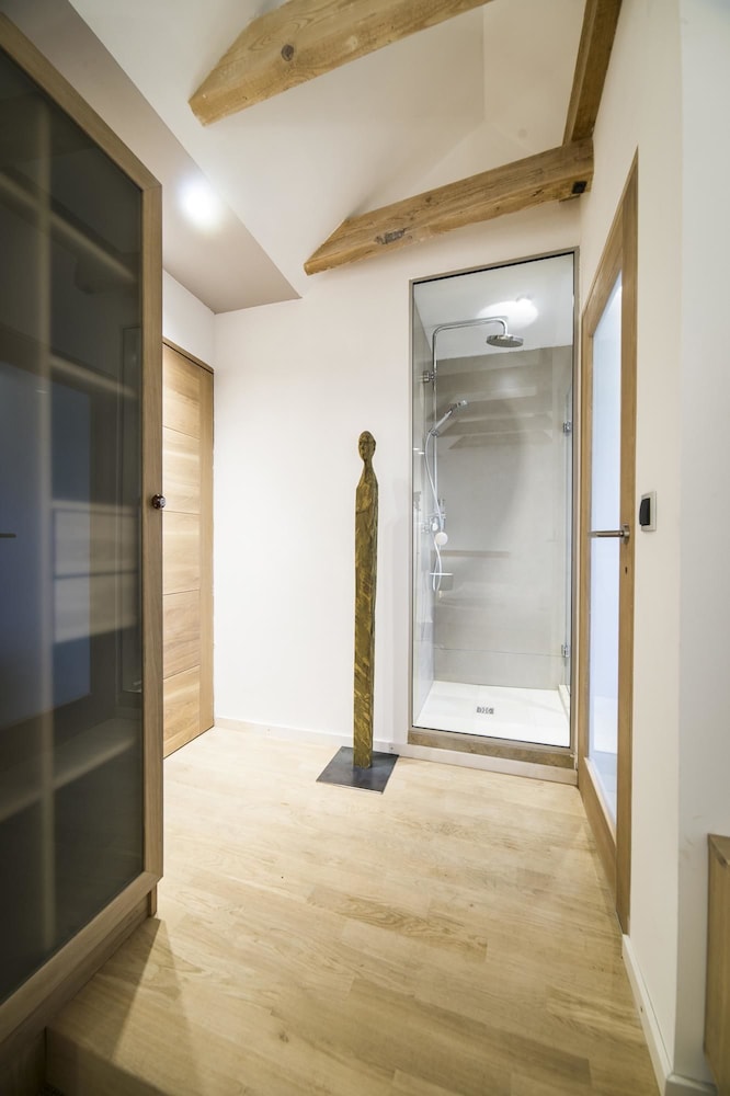 Suite - Photo 2