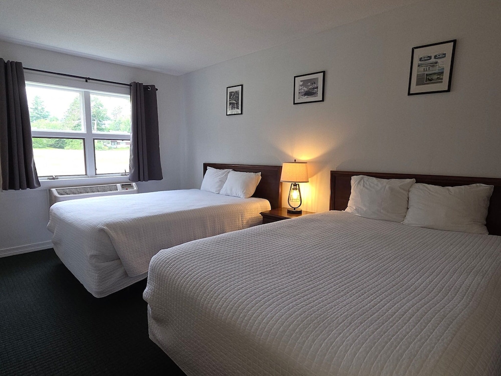 Superior Efficiency, 2 Queen Beds photo 1